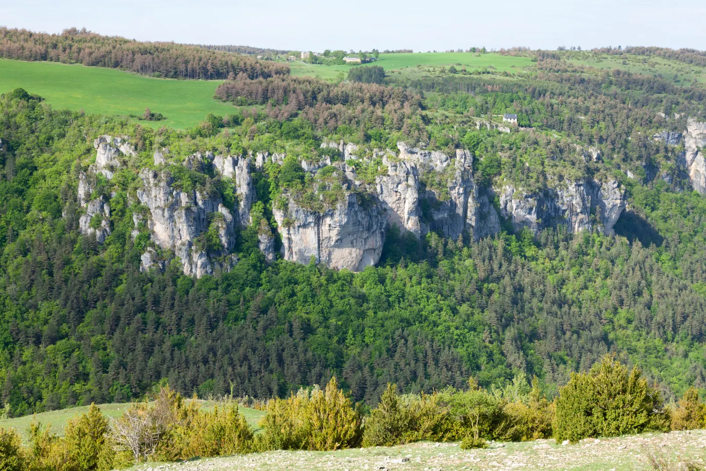 randonnee cirque de navacelles Falaises calcaires et forêts des Causses, près de Meyrueis
